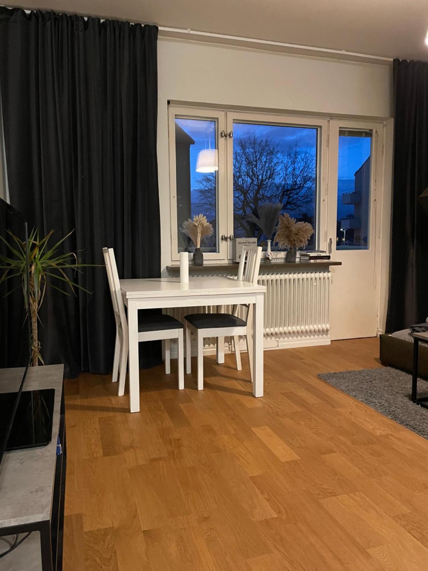 Fin Laegenhet Naera Centrum Örebro Exterior foto